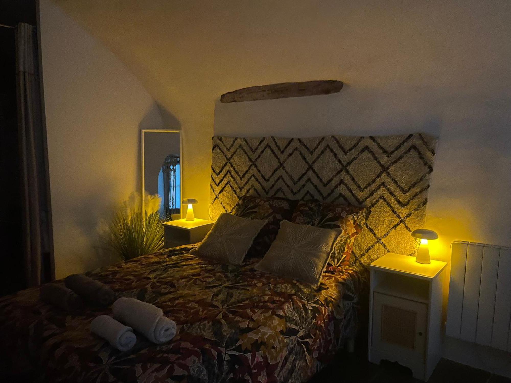 Charmante Maison De Village Collias Экстерьер фото